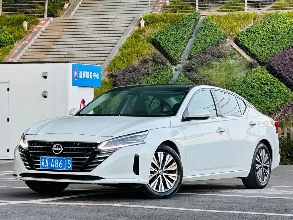 Nissan Teana — фото 1
