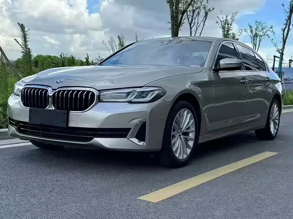 BMW 5 Series — фото 1