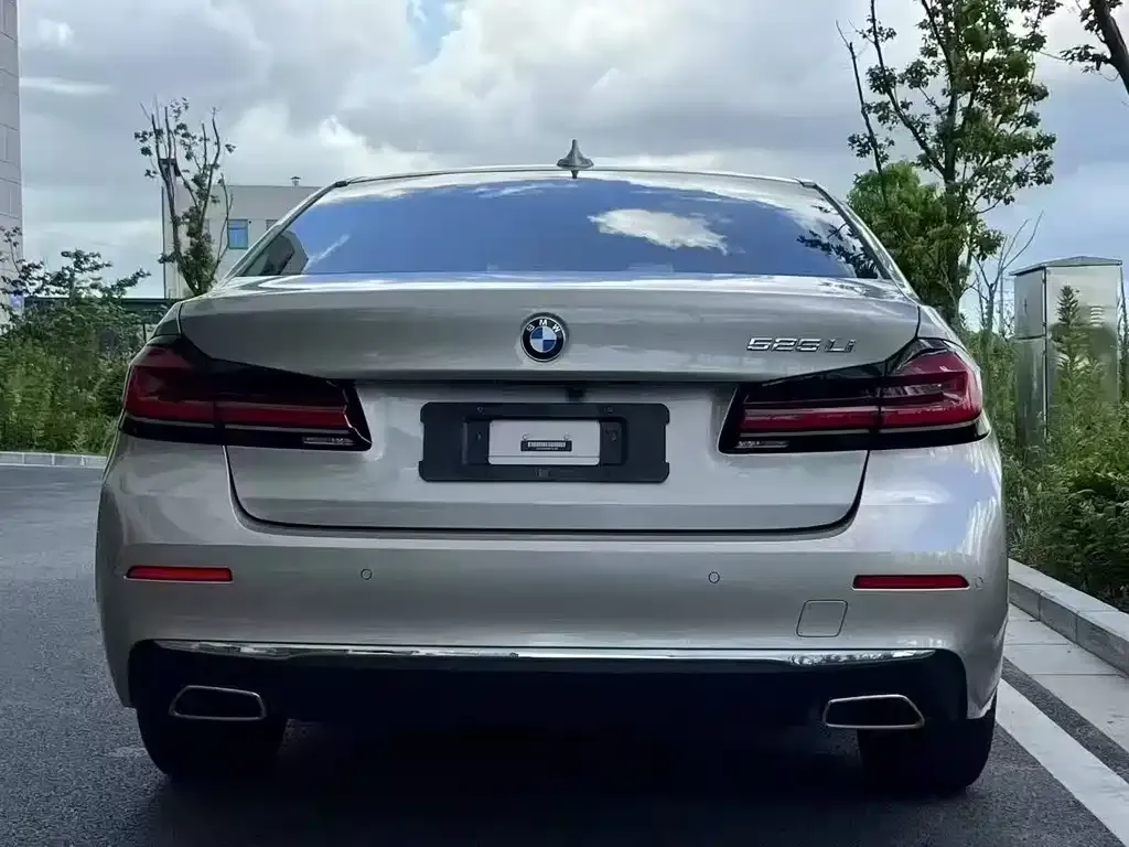 BMW 5 Series — фото 4