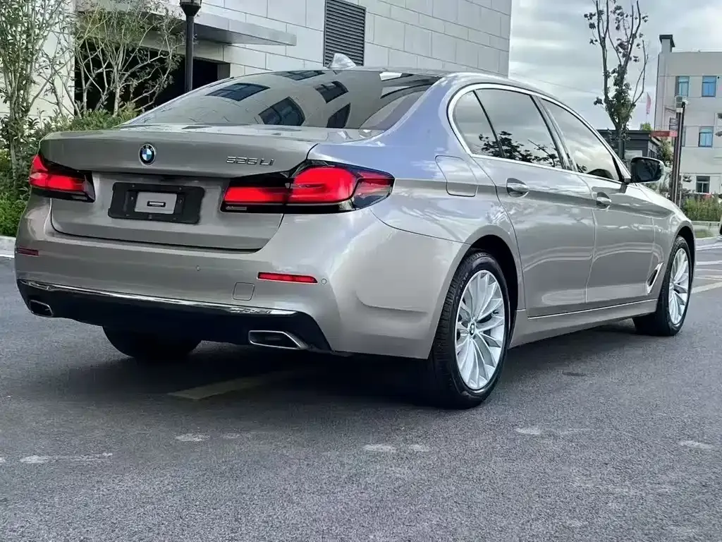 BMW 5 Series — фото 5