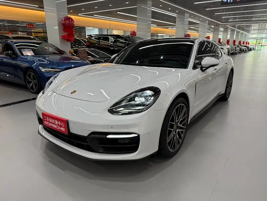Porsche Panamera — фото 1