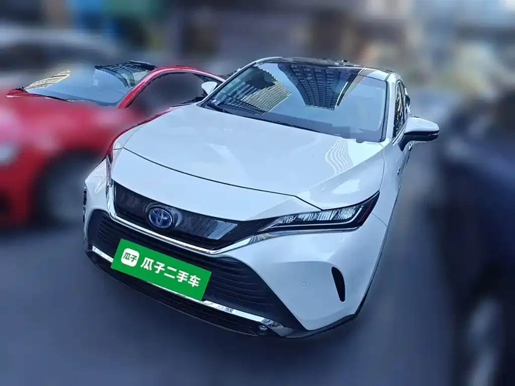 Toyota Harrier — фото 1