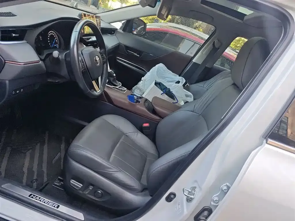 Toyota Harrier — фото 8