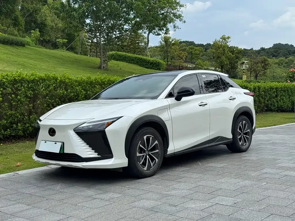 Lexus RZ — фото 1