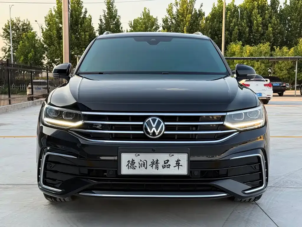 Volkswagen Tiguan L — фото 2
