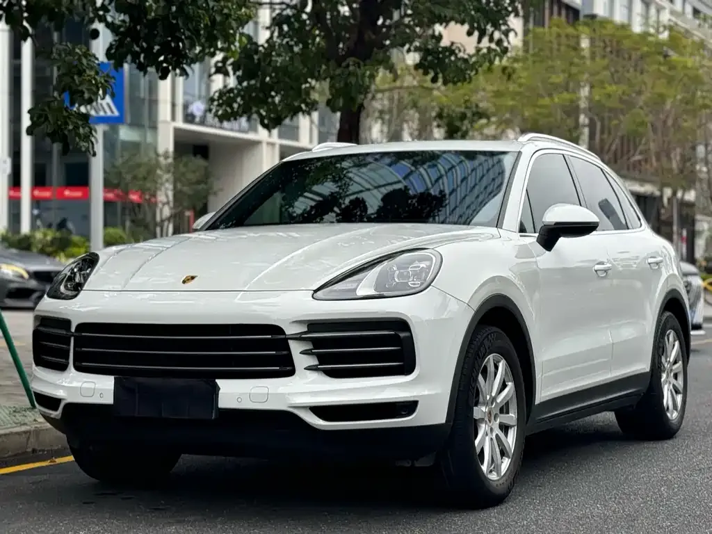 Porsche Cayenne — фото 1