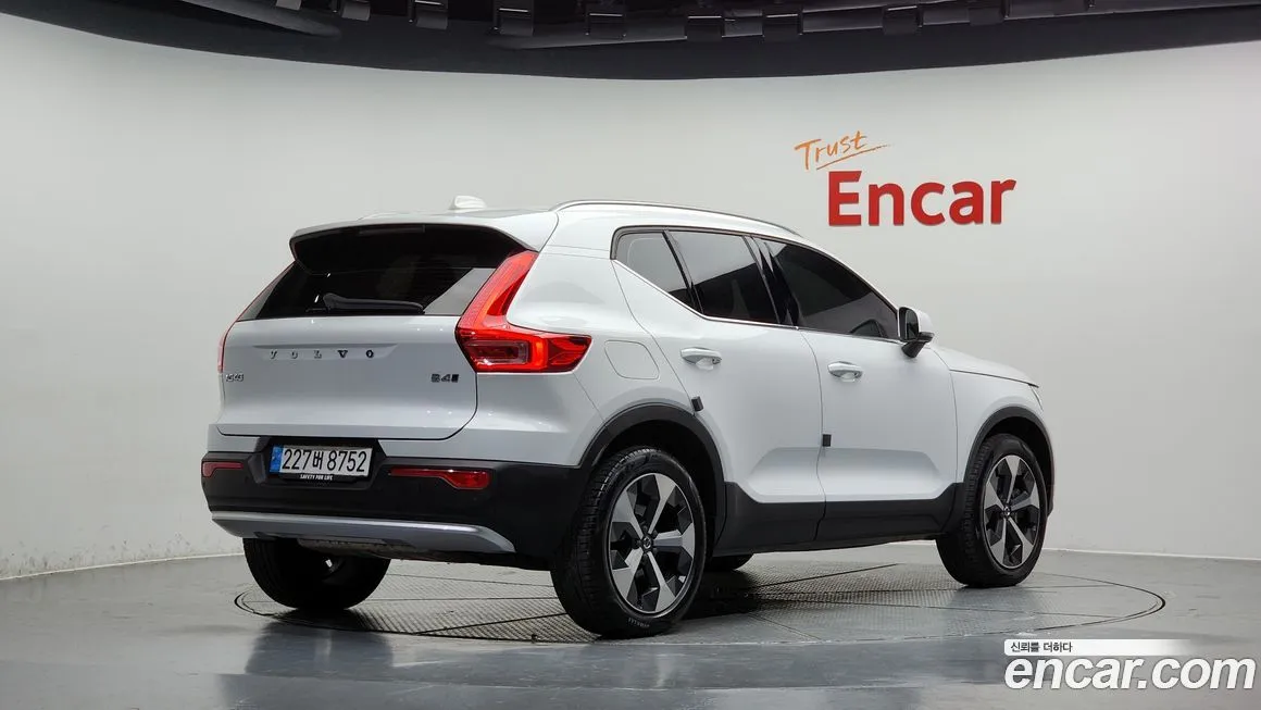 Volvo XC40 — фото 2