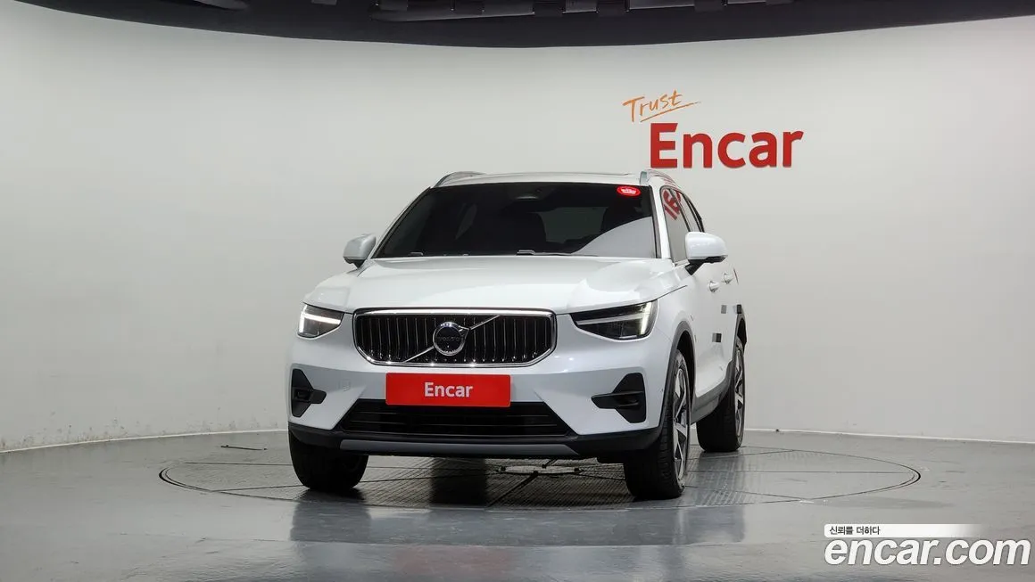Volvo XC40 — фото 3