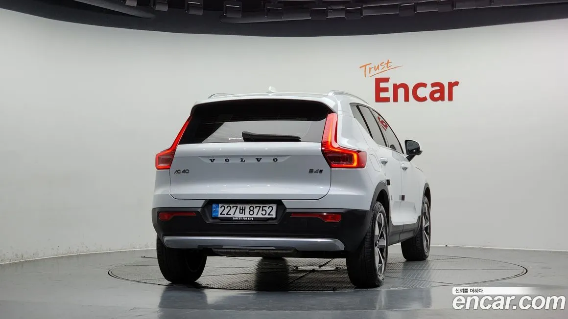 Volvo XC40 — фото 4