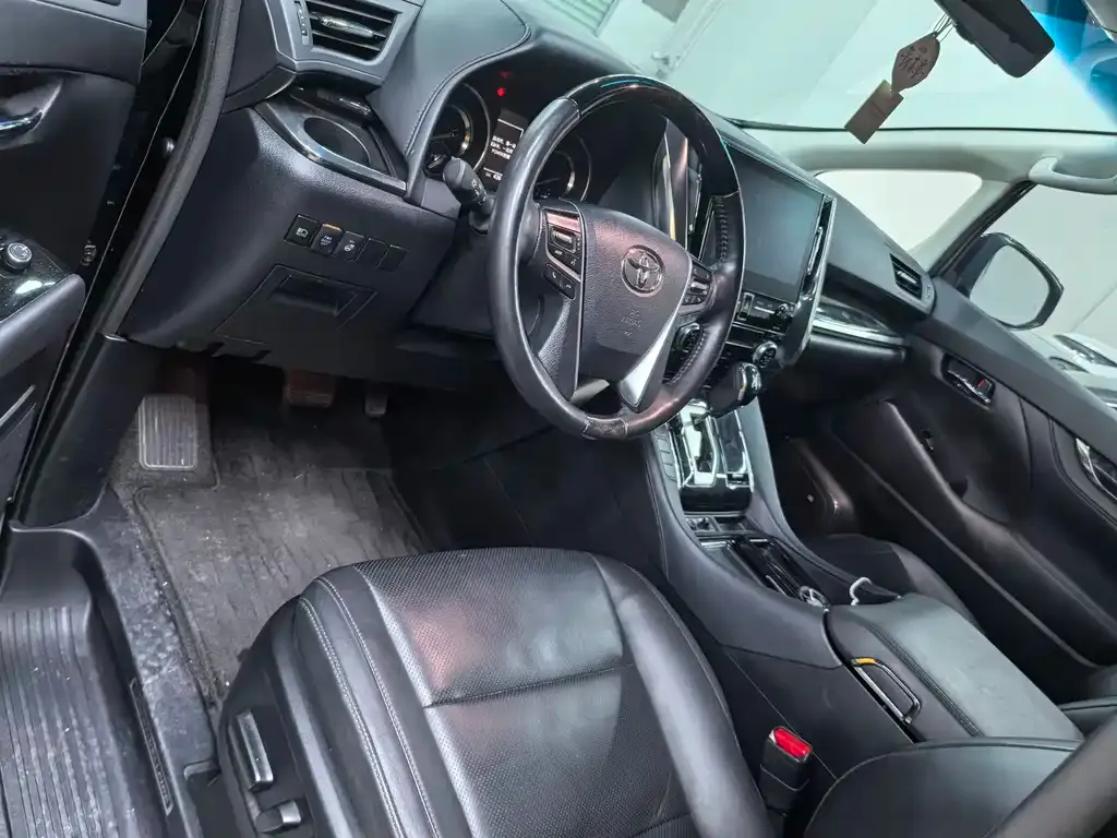 Toyota Vellfire — фото 6