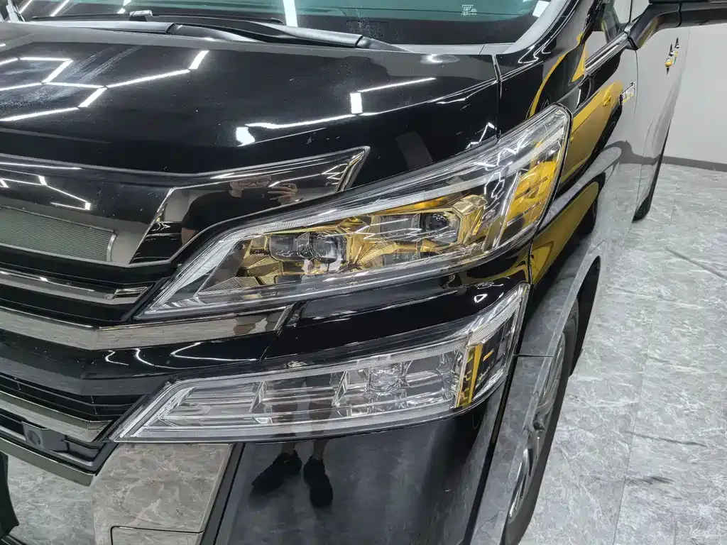 Toyota Vellfire — фото 7