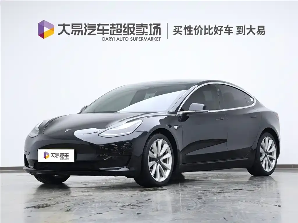 Tesla Model 3 — фото 1