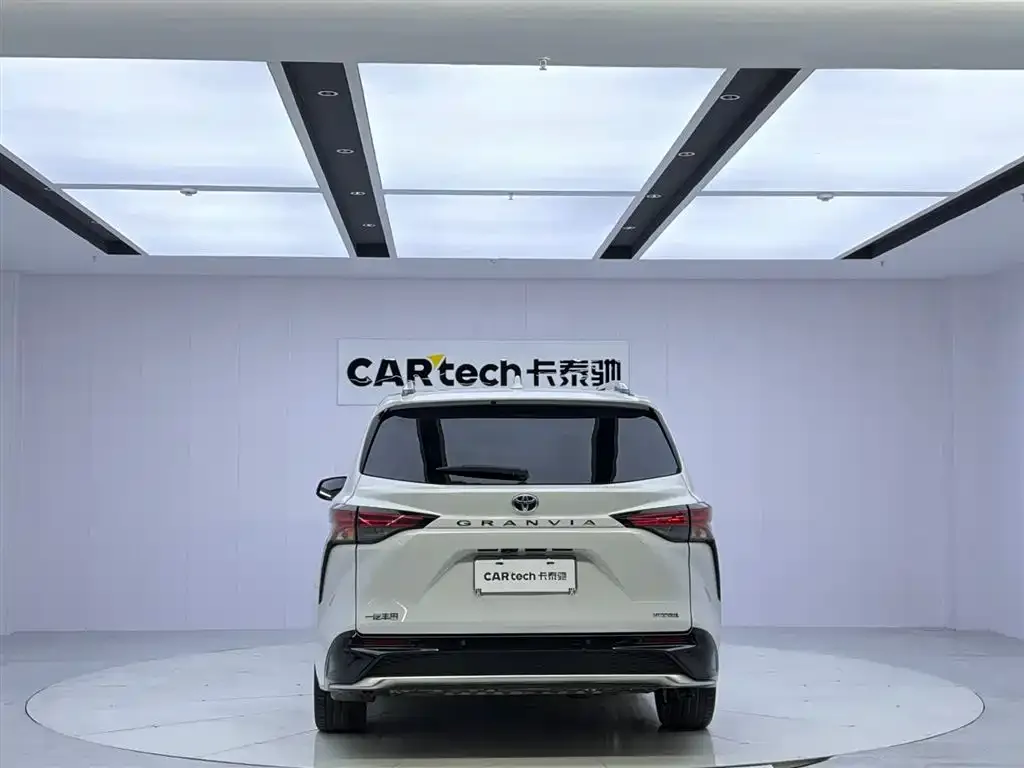 Toyota Granvia — фото 4