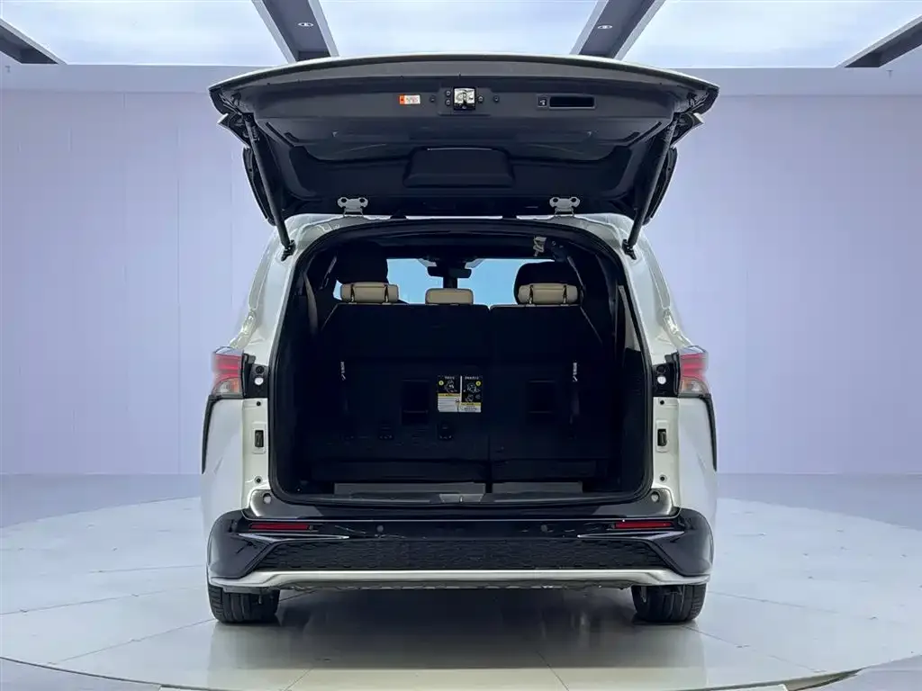 Toyota Granvia — фото 9