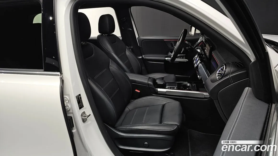 Mercedes-Benz EQB — фото 10