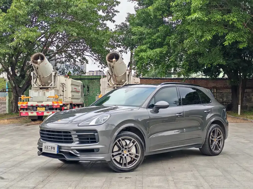 Porsche Cayenne — фото 1