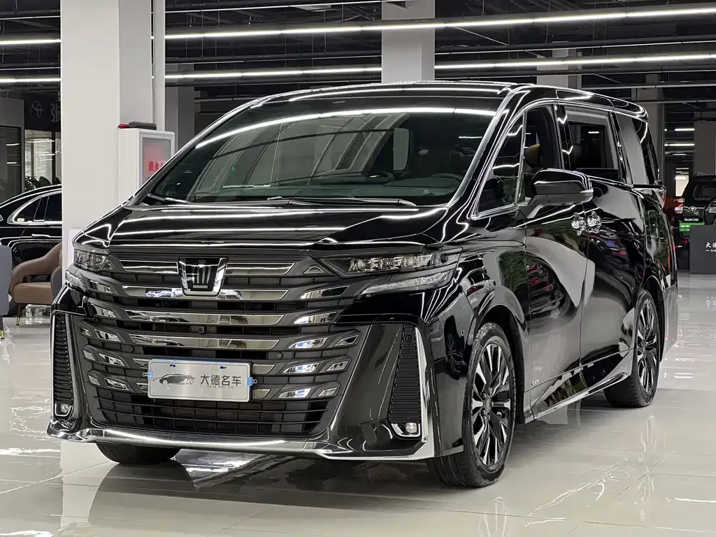 Toyota Vellfire — фото 1