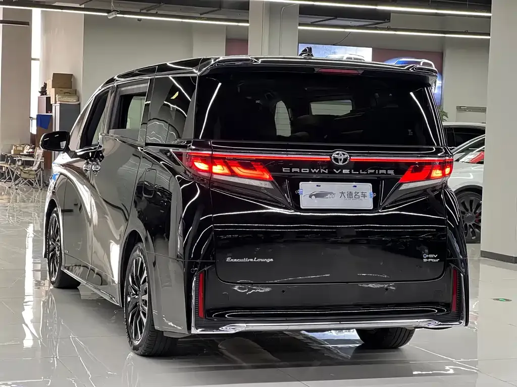 Toyota Vellfire — фото 6
