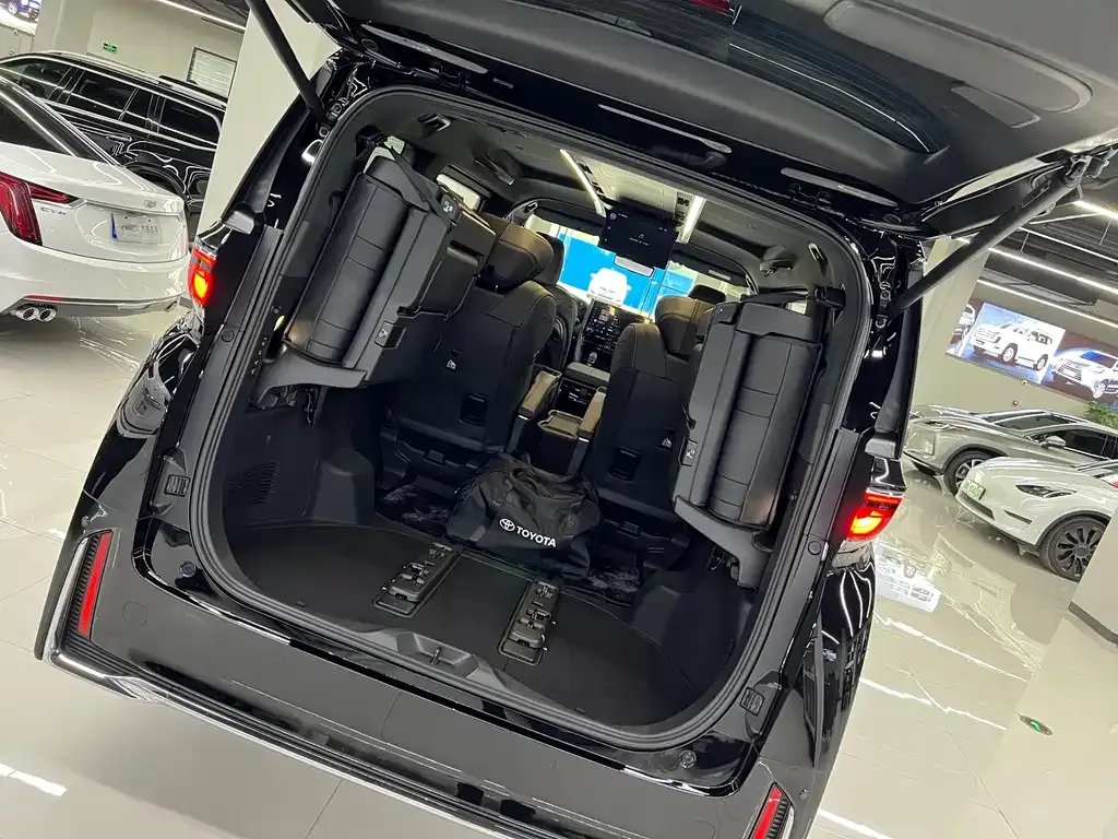 Toyota Vellfire — фото 8