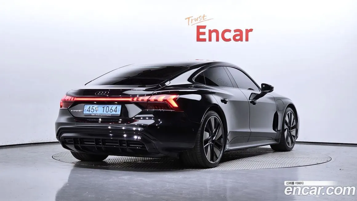 Audi e-tron GT — фото 2