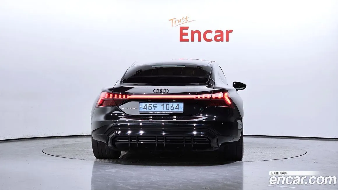 Audi e-tron GT — фото 4