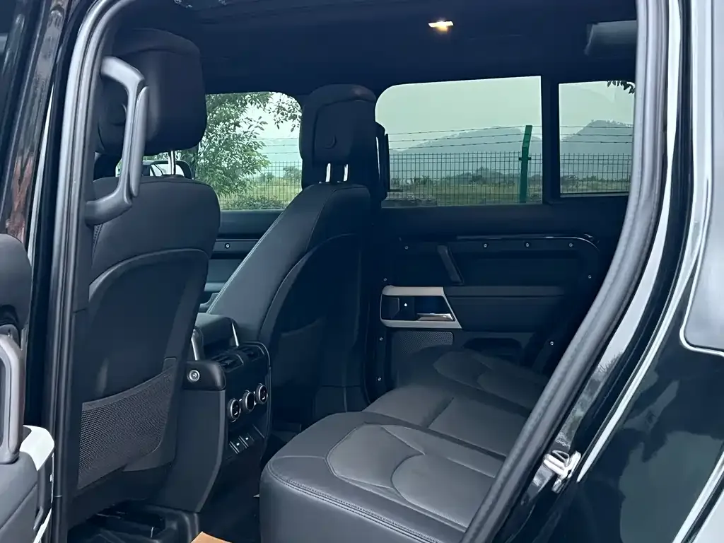 Land Rover Defender — фото 6