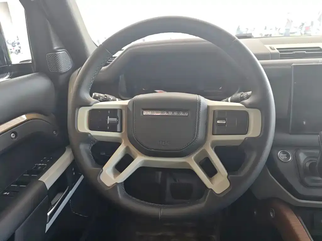 Land Rover Defender — фото 10