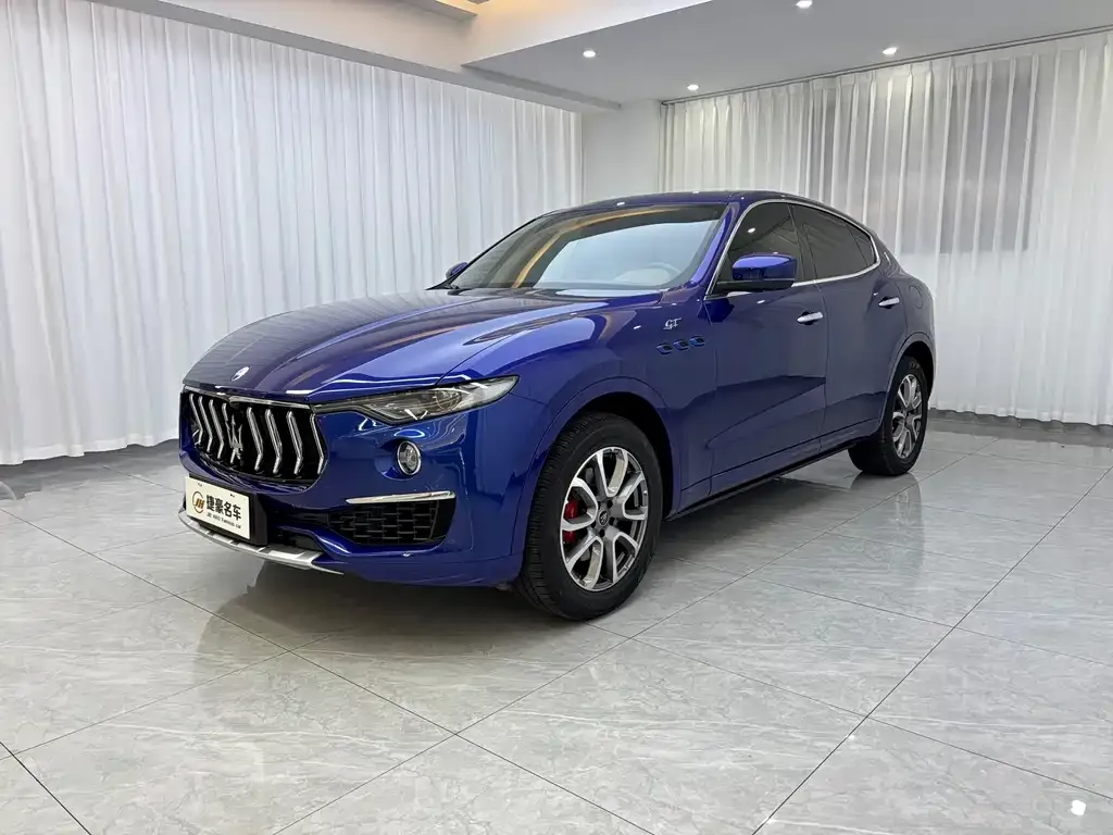 Maserati Levante — фото 1
