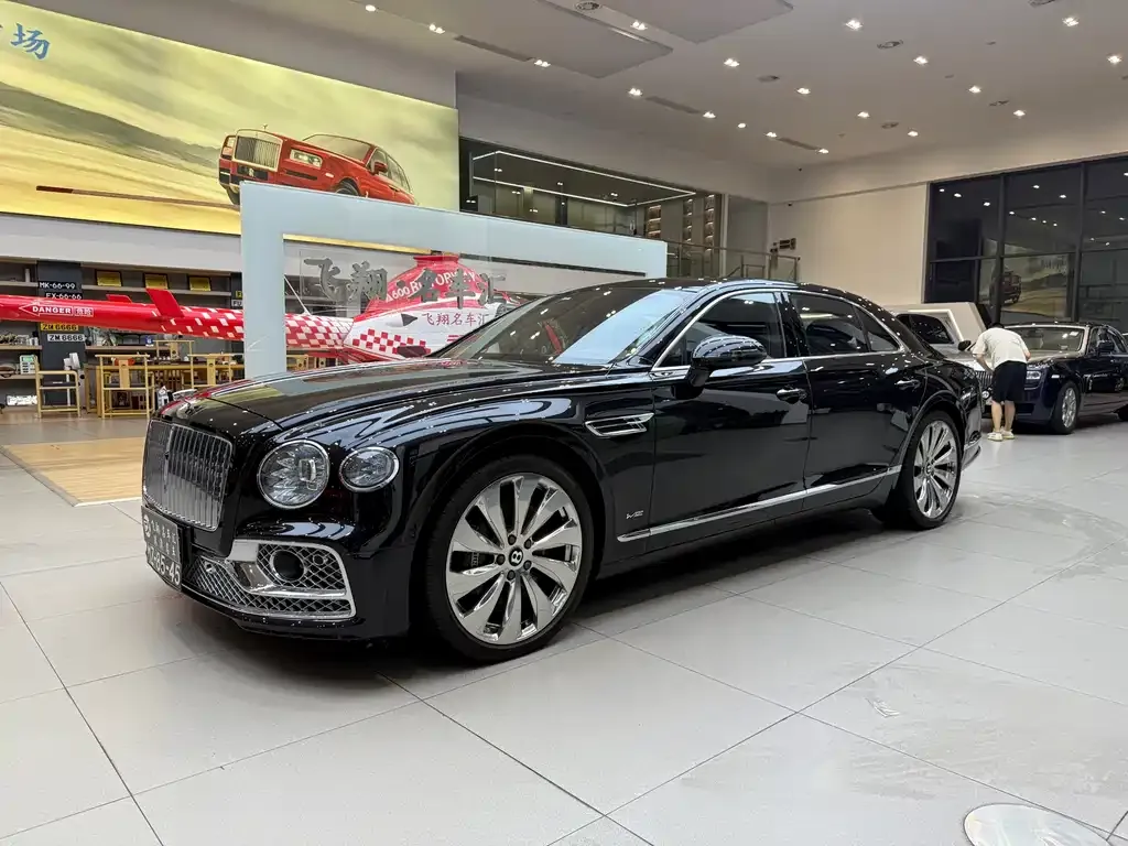 Bentley Flying Spur — фото 1