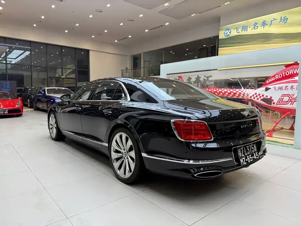 Bentley Flying Spur — фото 3