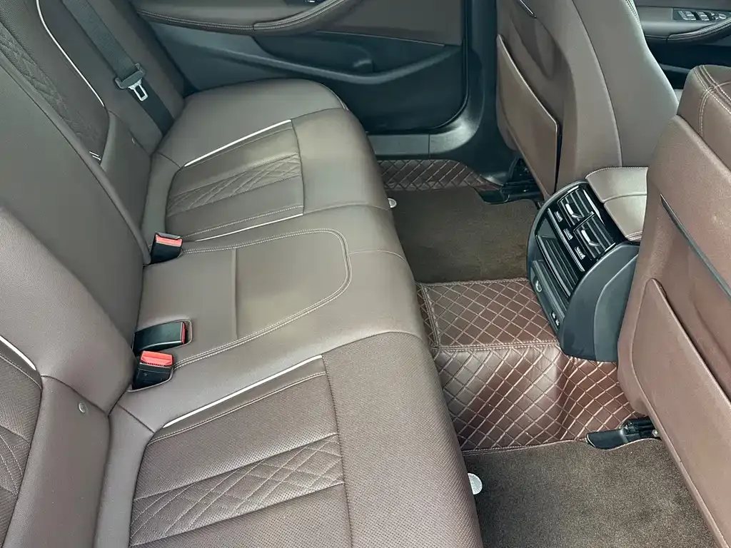 BMW 5 Series — фото 10