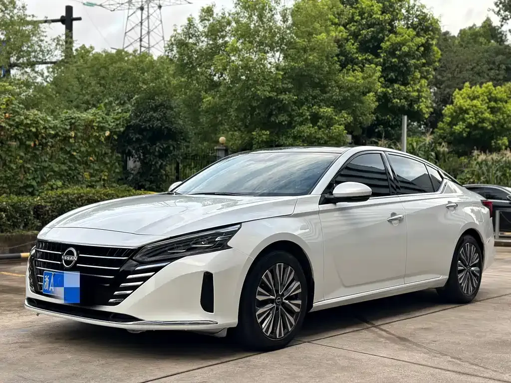 Nissan Teana — фото 1