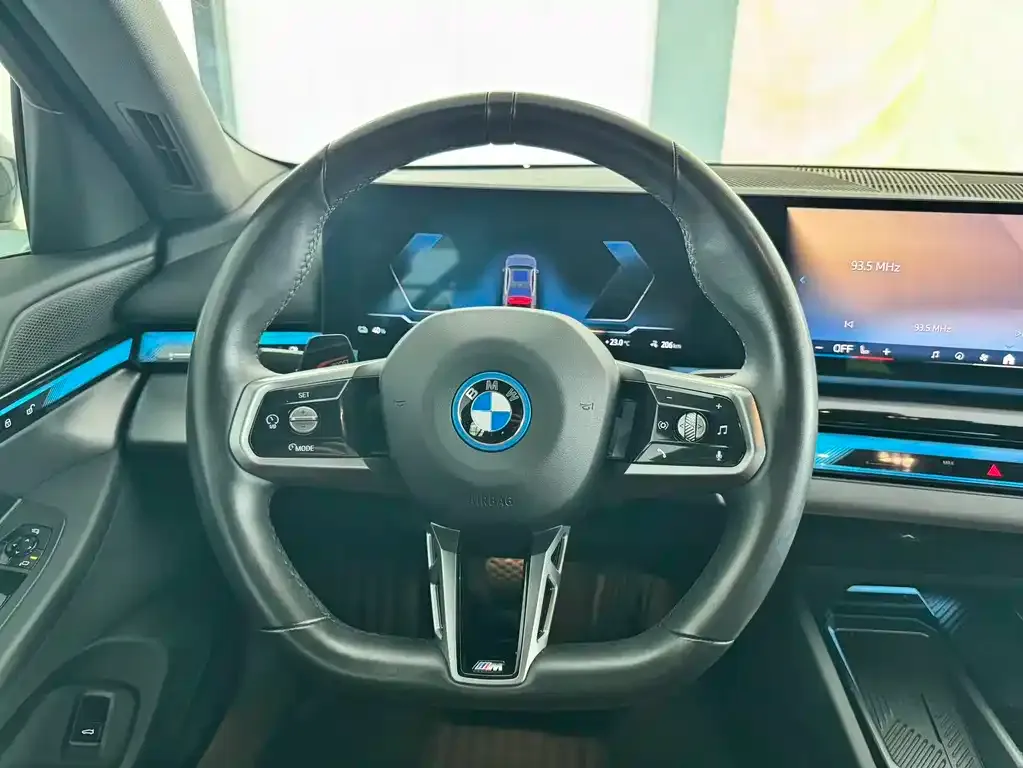 BMW i5 — фото 10