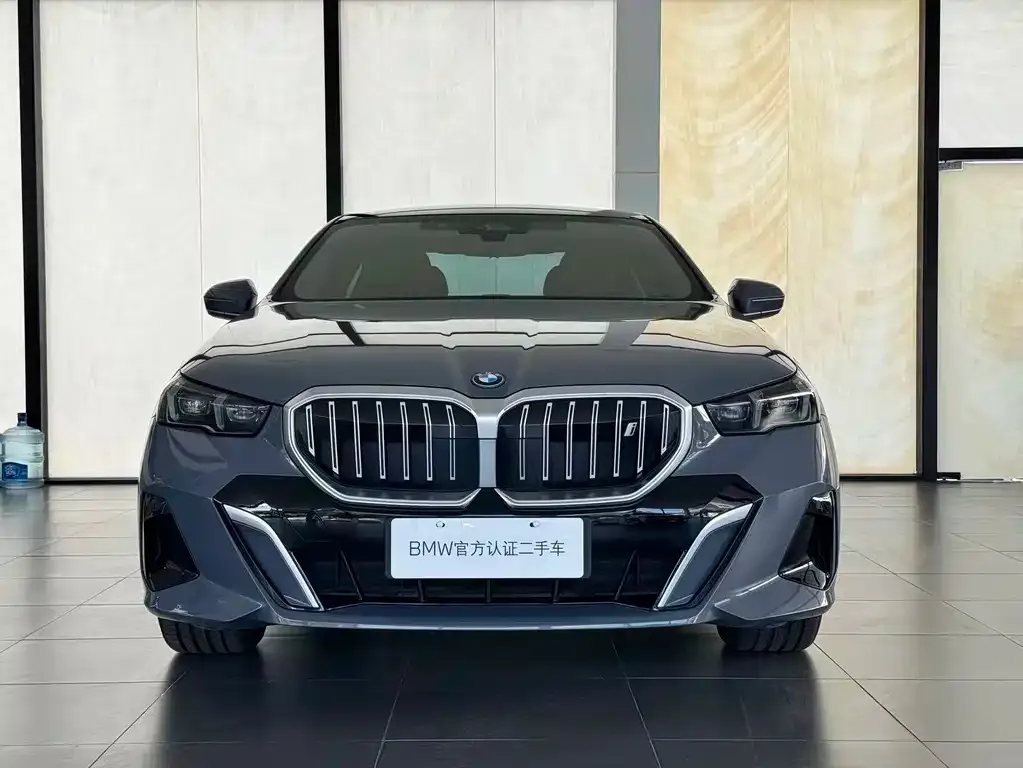 BMW i5 — фото 2