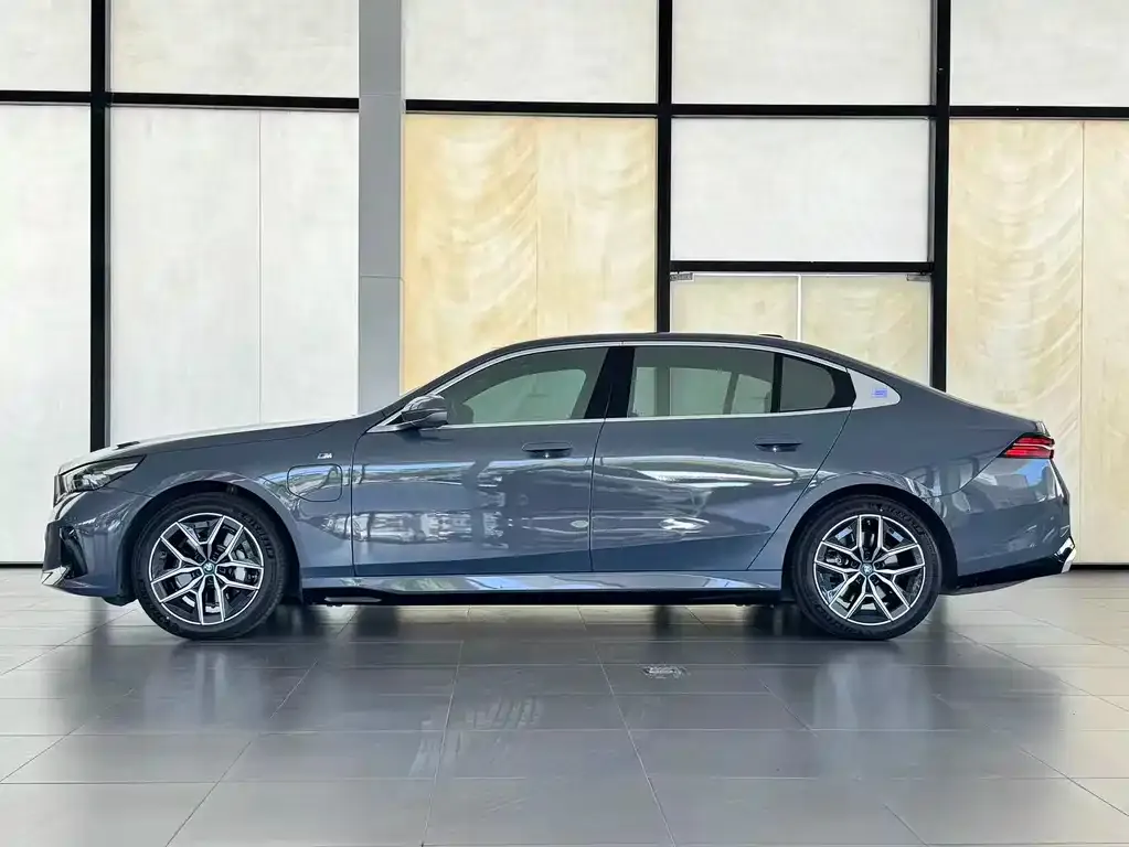 BMW i5 — фото 3