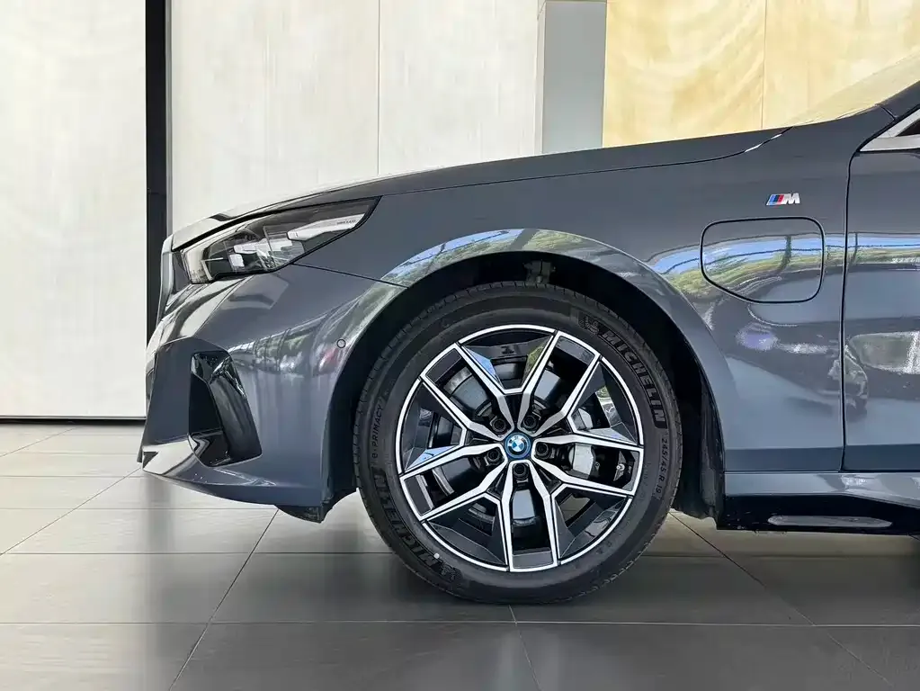 BMW i5 — фото 4