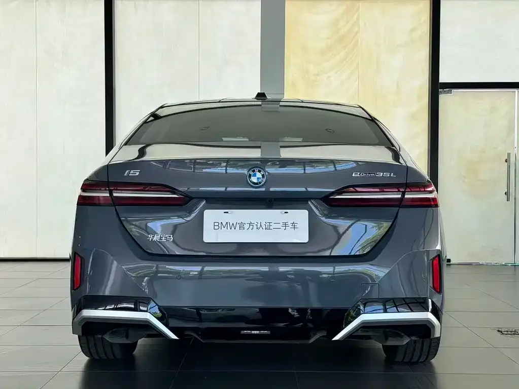 BMW i5 — фото 5
