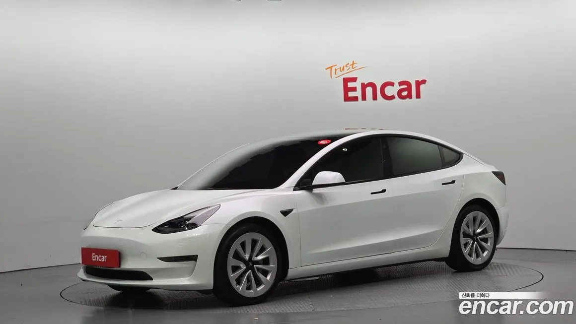 Tesla Model 3 — фото 1