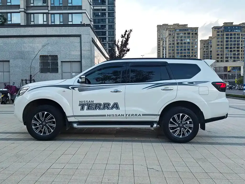 Nissan Terra — фото 4