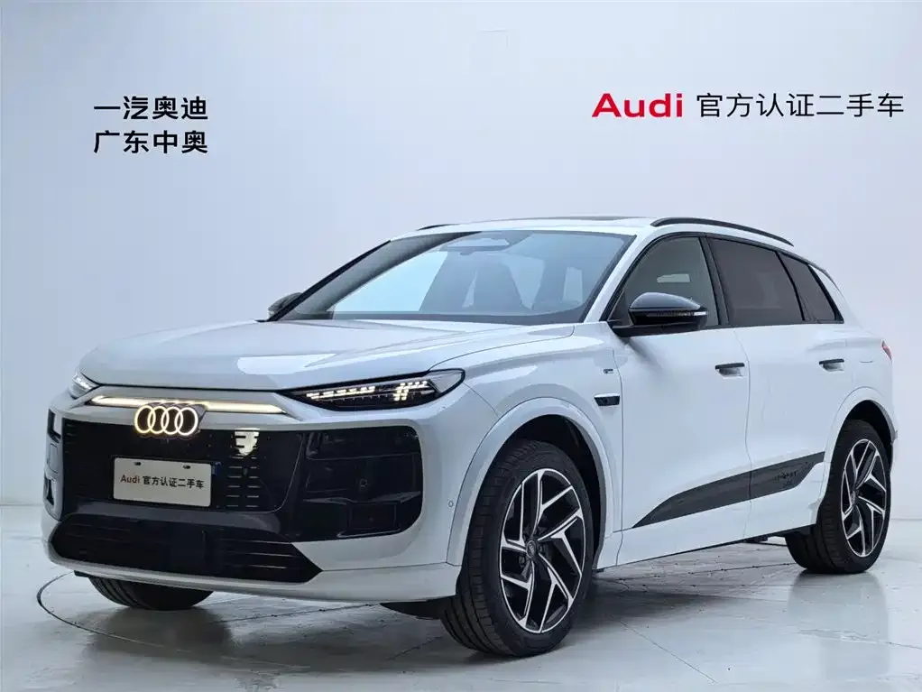 Audi Q6L e-tron — фото 1