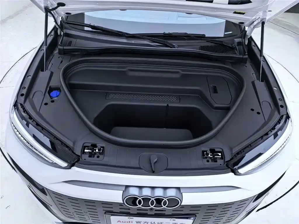 Audi Q6L e-tron — фото 9