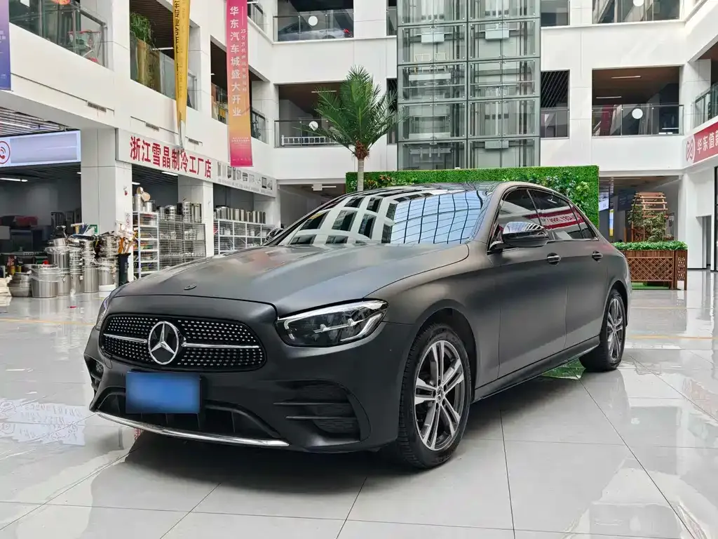 Mercedes-Benz E-Class — фото 1