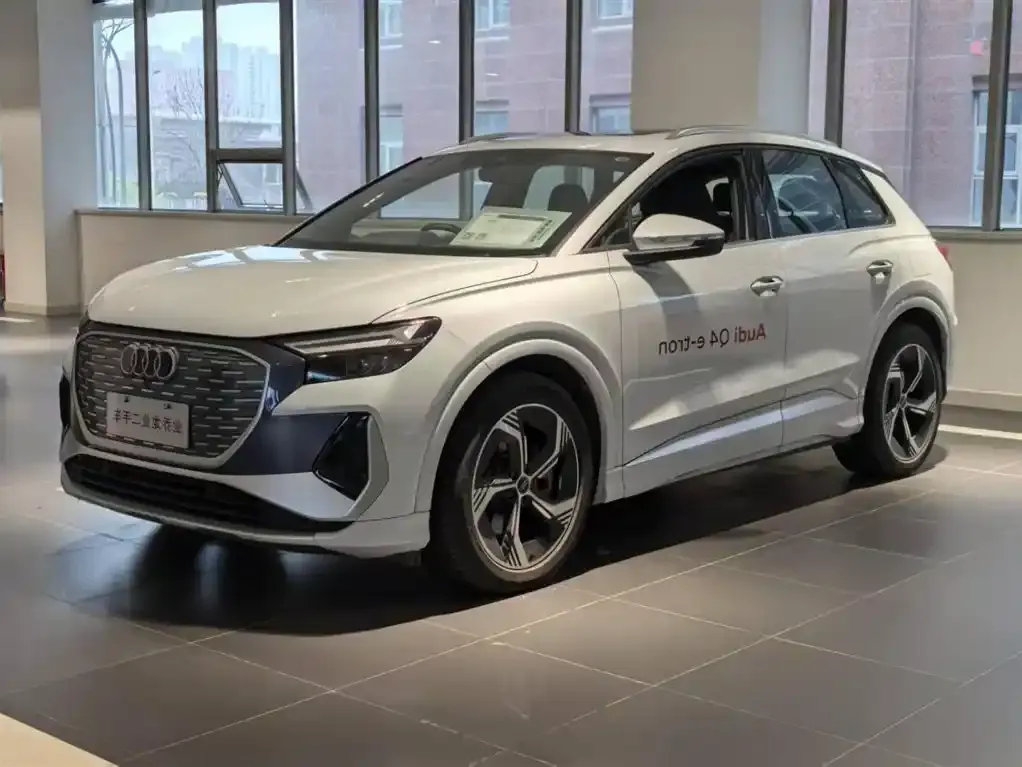 Audi Q4 e-tron — фото 1
