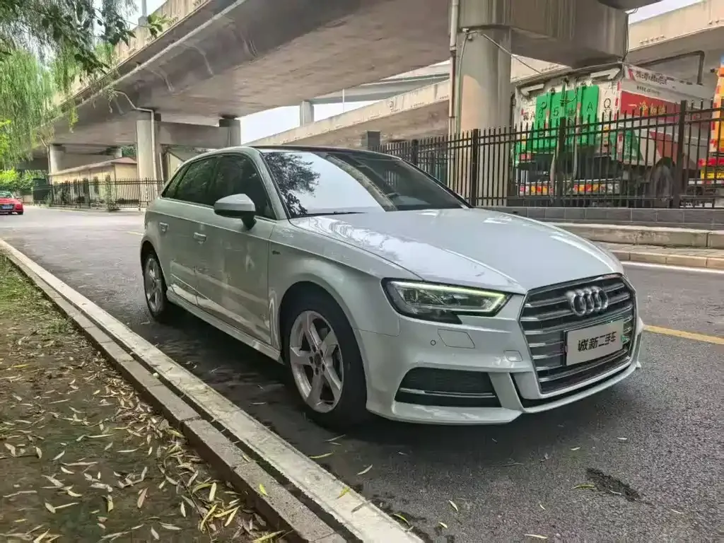 Audi A3 — фото 1