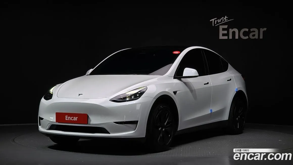 Tesla Model Y — фото 1