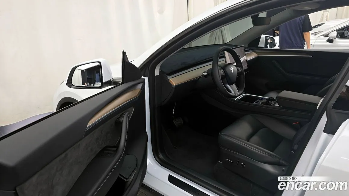 Tesla Model Y — фото 10