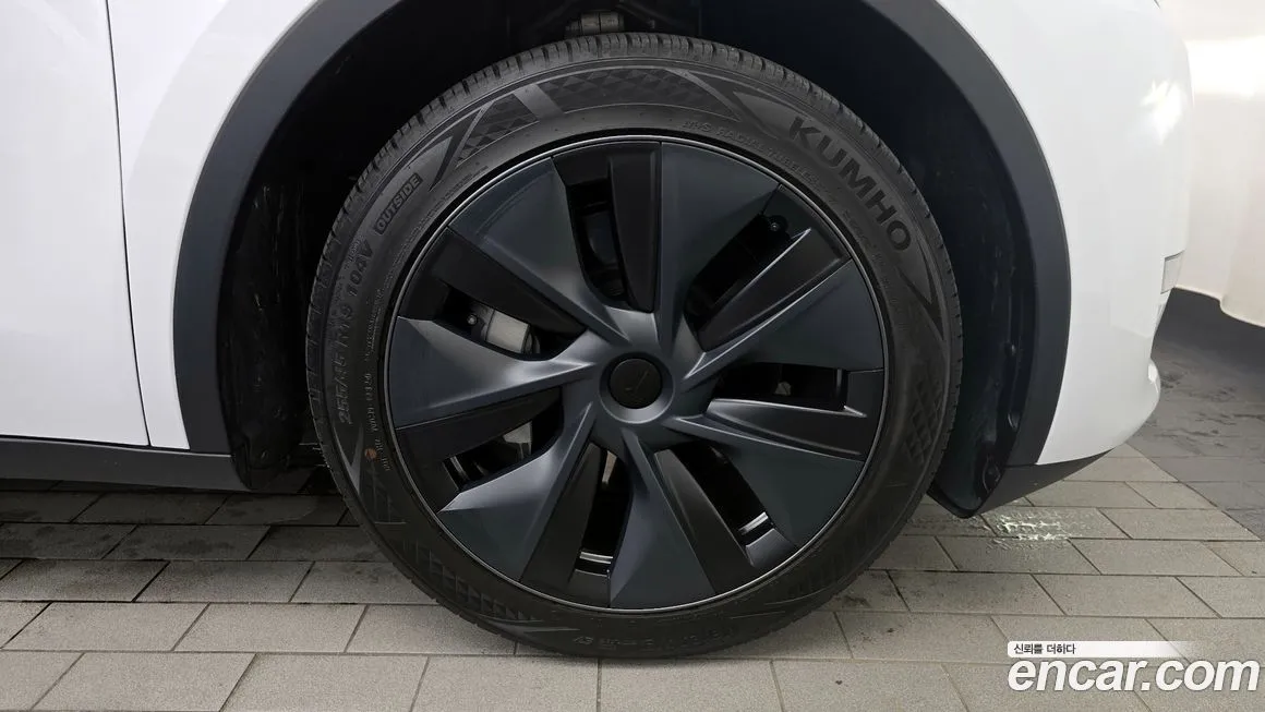 Tesla Model Y — фото 5
