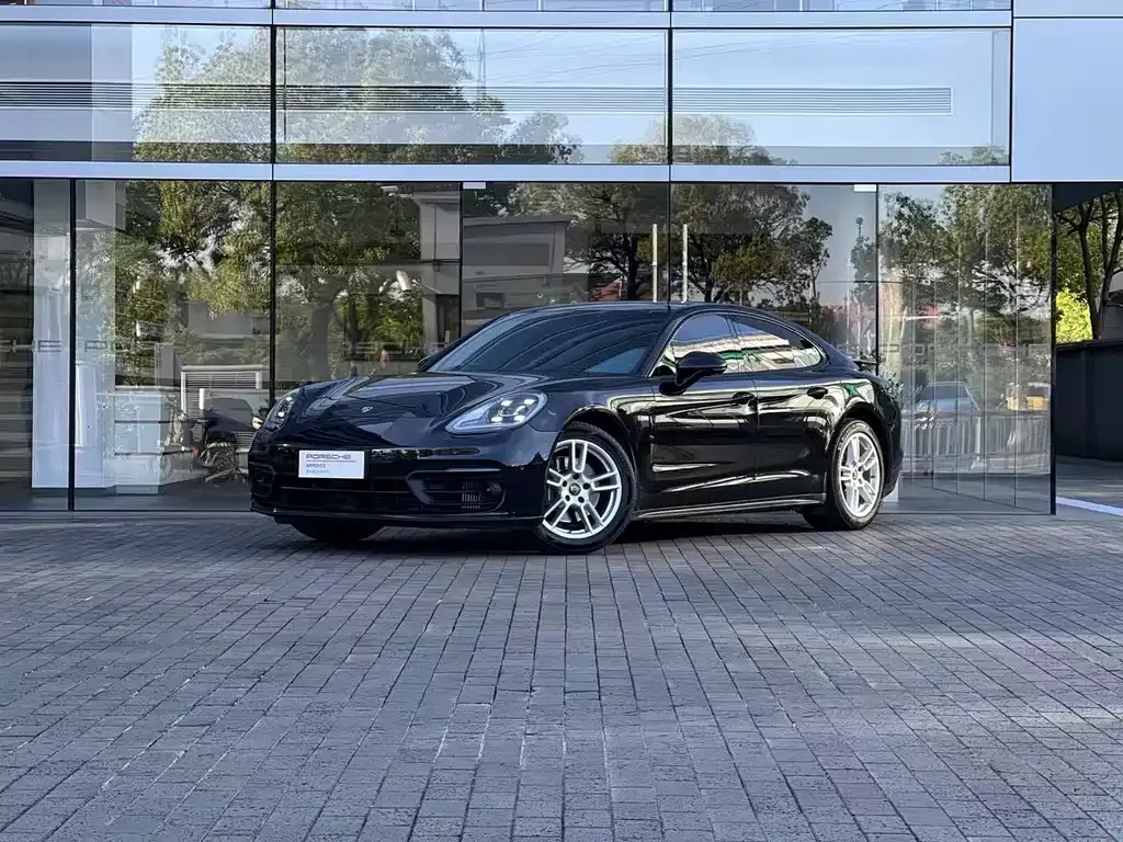 Porsche Panamera — фото 1