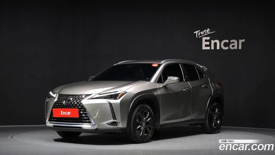 Lexus UX — фото 1