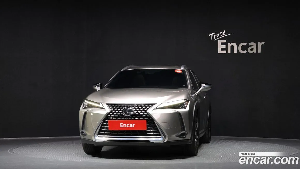Lexus UX — фото 3